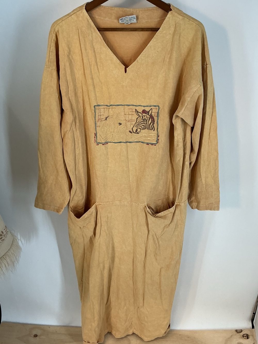 Liz & Jane Relaxed V-Neck Pocket Dress in Mustard Size M/L